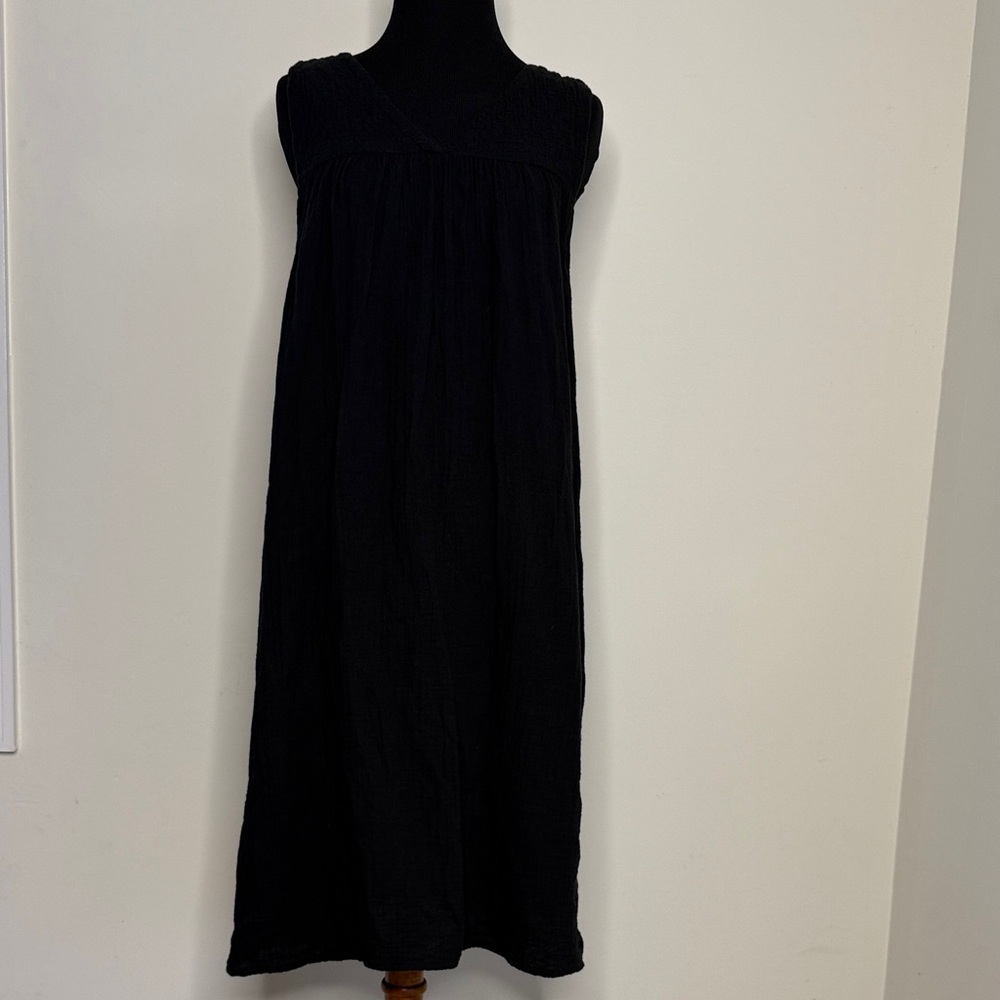 Elegant Black Sleeveless Dress